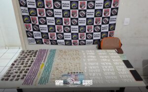 Polícia Militar apreende mais de mil porções de drogas e prende trio em Oriente