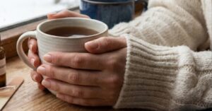 Inverno e unhas fracas: como 5 hábitos simples protegem contra quebras e ressecamento