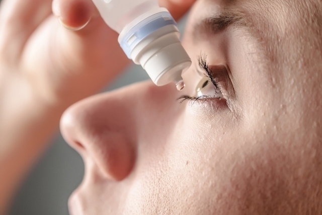 Tratamento do glaucoma: conheça os tipos de colírios e as recomendações para o uso correto