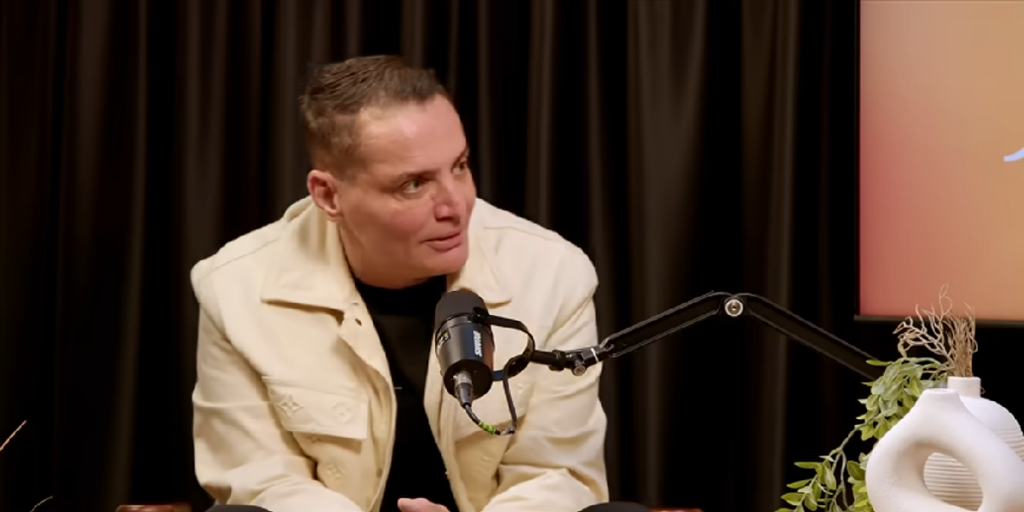 Leo Dias abre o coração e revela impacto da morte da mãe em participação em podcast
