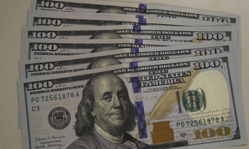 Dólar recua para R$ 5,08 enquanto Ibovespa amarga quarta queda consecutiva