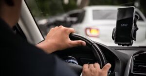 Como se tornar motorista de aplicativo em 2026: exigências e documentos necessários