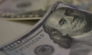 Tarifa de 25% imposta pelos EUA ao Brasil entra em vigor e afeta setores-chave da economia