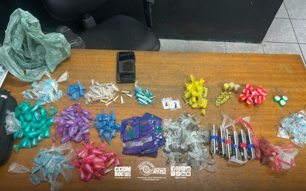 Ação policial em Suzano resulta na prisão de traficante e apreensão de centenas de porções de drogas