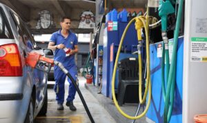 Governo prorroga subsídio de R$ 0,44 na gasolina por mais 30 dias