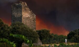 Incêndios florestais avançam na França e Espanha em cenário sem precedentes