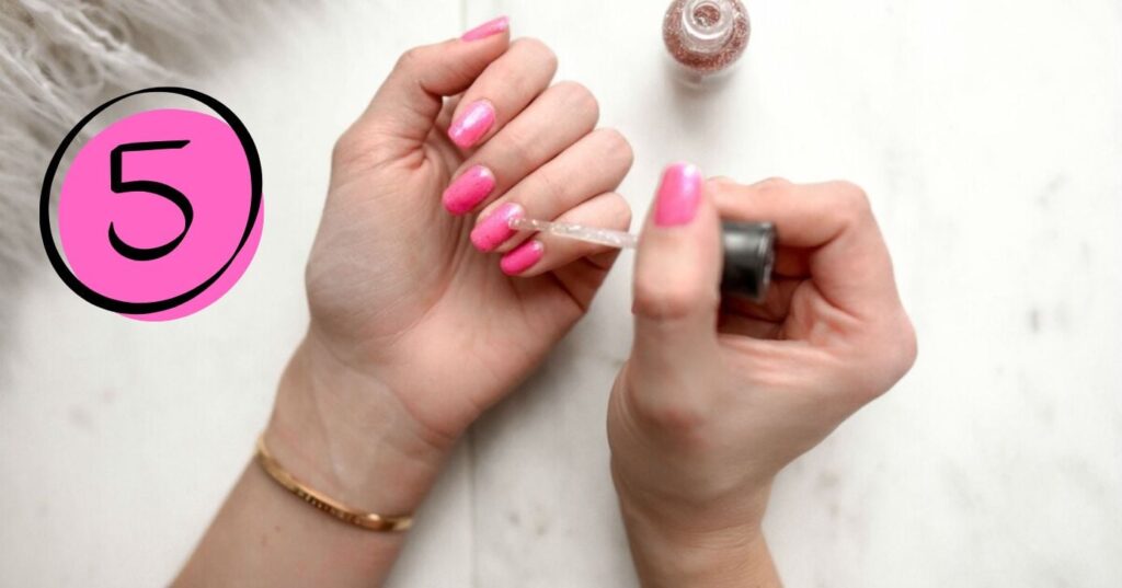O segredo das unhas perfeitas: como fazer esmaltação caseira com resultado de salão