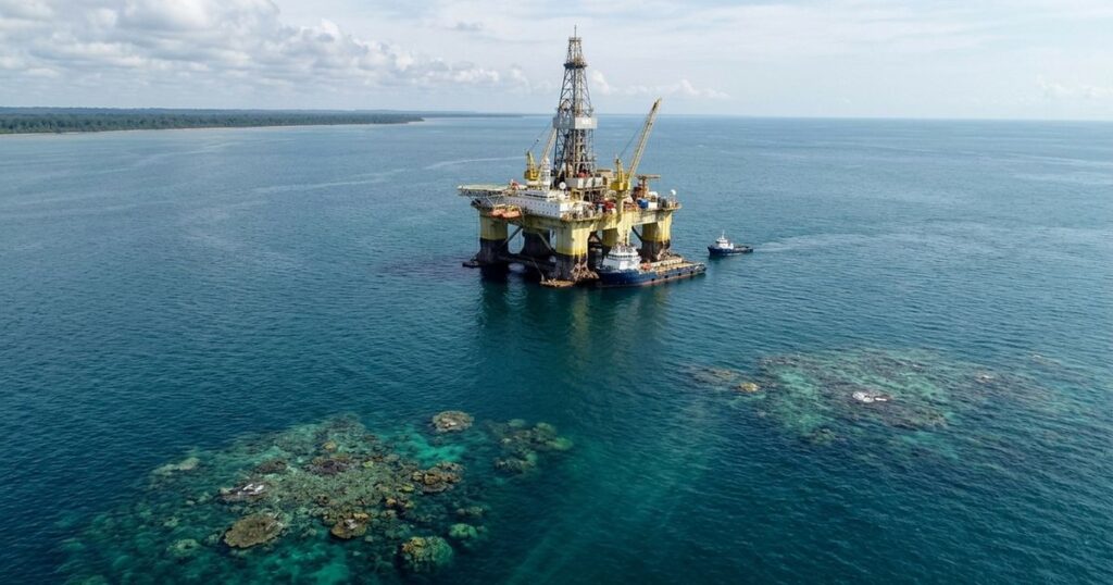 Perfuração na Foz do Amazonas pela Petrobras gera alerta ambiental sobre recifes e Guiana Francesa