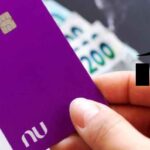 Saques no Nubank: entenda a taxa extra que pode encarecer a retirada de dinheiro