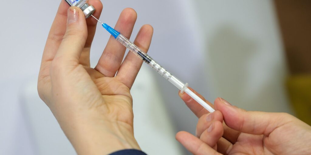 Sbim lança campanha nacional para ampliar vacinação contra VSR e proteger bebês da bronquiolite