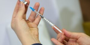 Sbim lança campanha nacional para ampliar vacinação contra VSR e proteger bebês da bronquiolite
