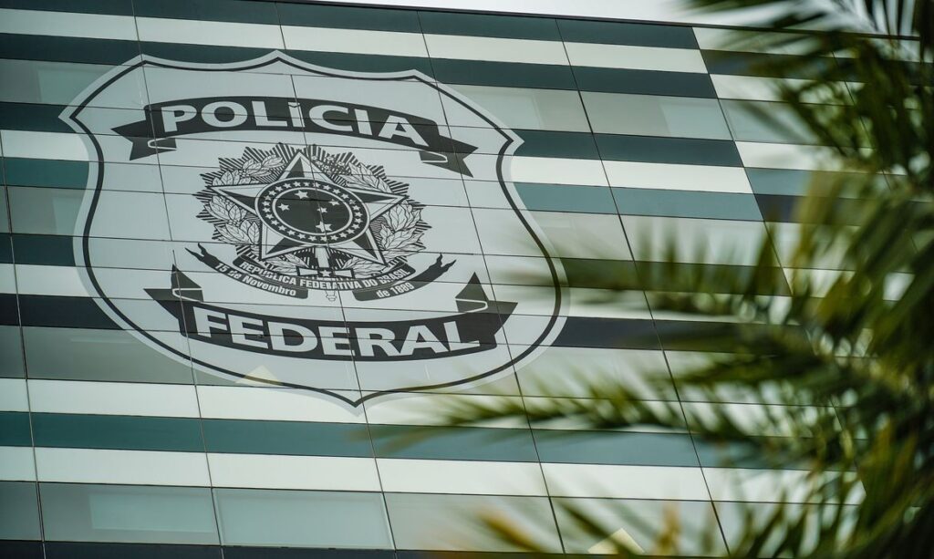 Senador Flávio Bolsonaro apresenta defesa escrita e nega calúnia contra Lula em inquérito