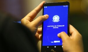 Taxa de desemprego cai para 5,4% e atinge o menor nível histórico no segundo trimestre