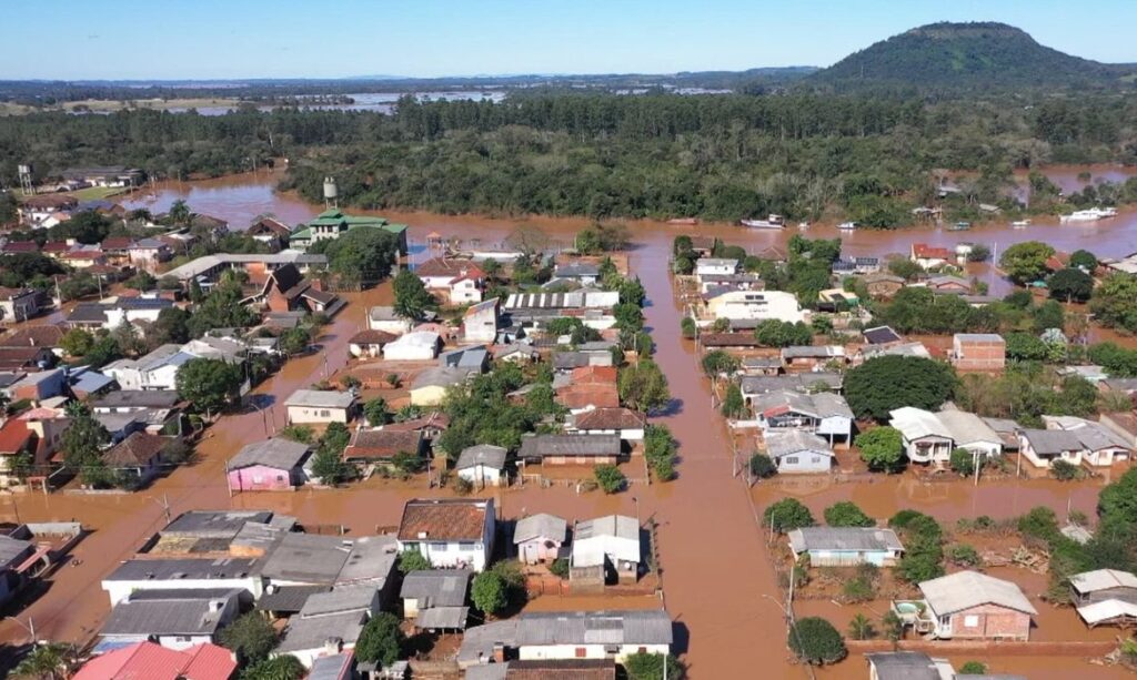 Temporal no Rio Grande do Sul deixa quase 60 mil afetados em 218 cidades sob alerta de inundação
