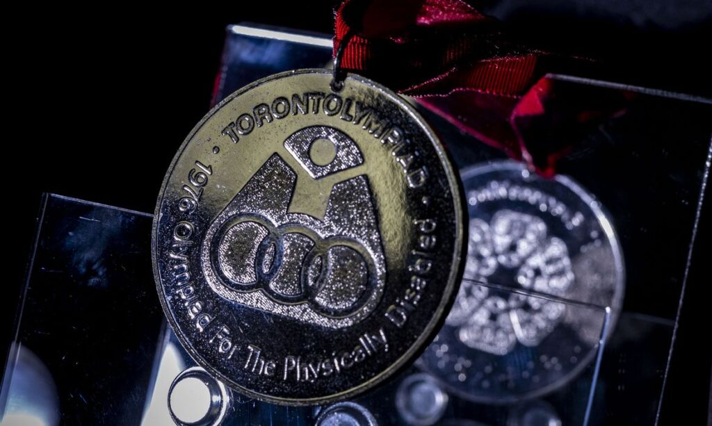 A prata que mudou tudo: o legado da primeira medalha paralímpica do Brasil e a jornada de inclusão