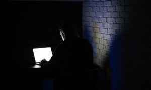Apostas online atingem 42% das brasileiras em busca de renda extra