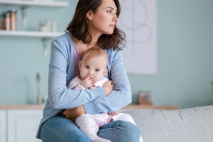 Baby blues: entenda a tristeza pós-parto e saiba como diferenciar da depressão