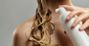 Cabelo mais longo: entenda o papel de receitas caseiras na rotina capilar