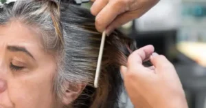 Cabelos brancos: estratégias para manter o tonalizante impecável por até 6 semanas