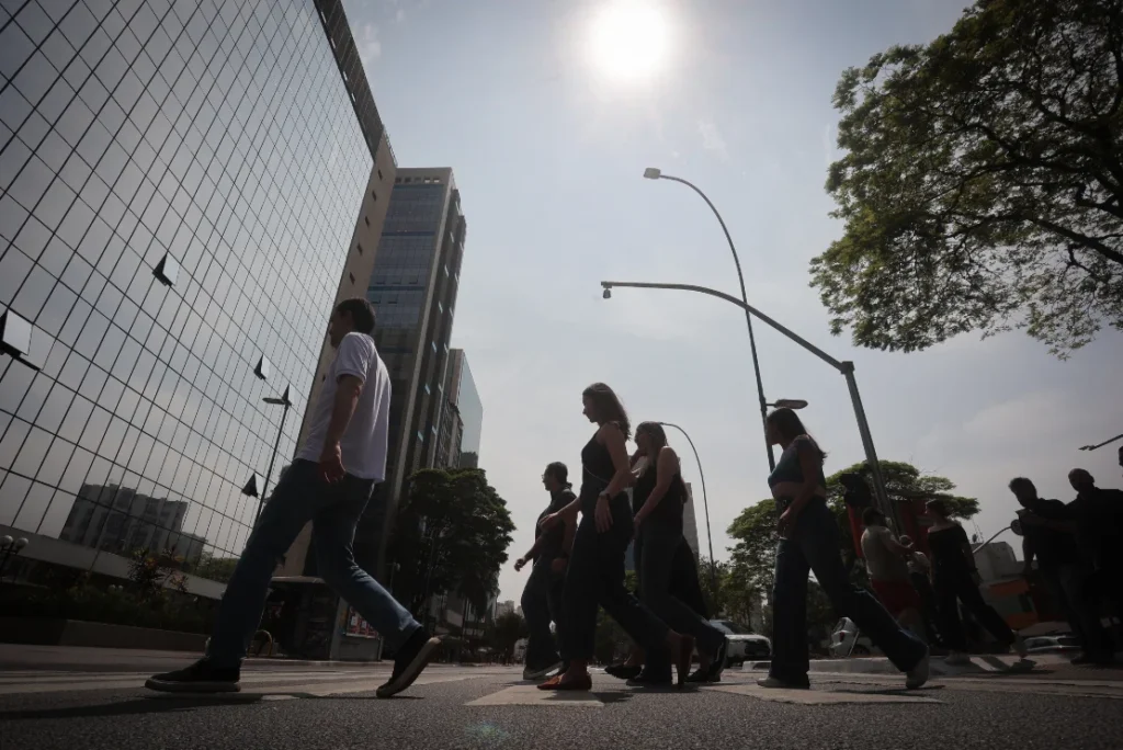 Calor intenso e baixa umidade marcam o domingo em São Paulo
