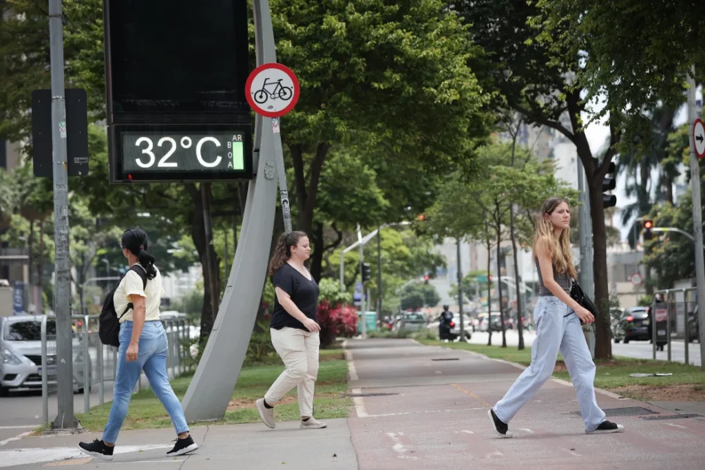 Calor intenso e umidade crítica marcam a quinta-feira em São Paulo
