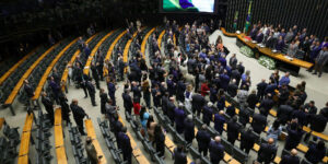 Câmara dos Deputados vota nesta segunda o fim da taxa das blusinhas