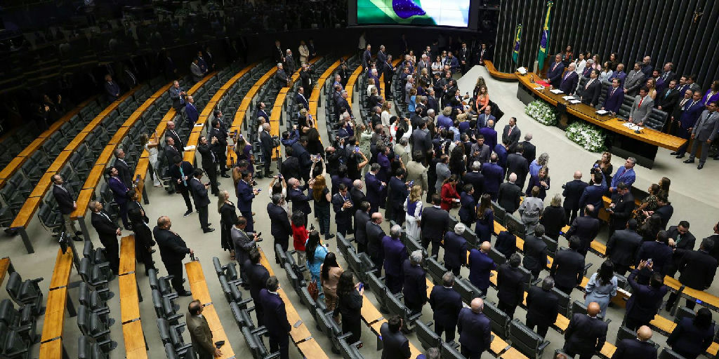 Câmara dos Deputados vota nesta segunda o fim da taxa das blusinhas