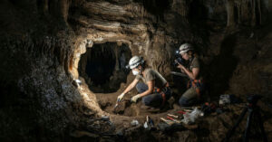 Câmara selada por 40 mil anos em Gibraltar revela segredos dos neandertais
