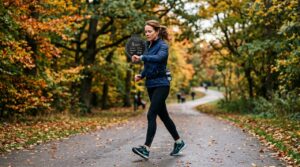 Caminhada rápida: o que você precisa saber para transformar o passeio em treino eficaz