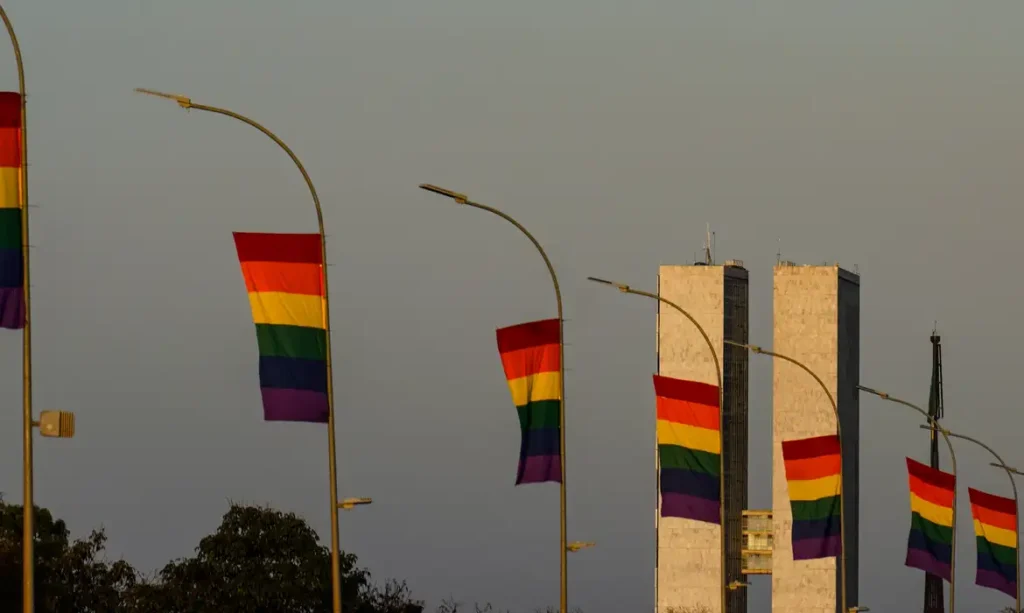 Candidaturas LGBT+ atingem marca histórica e avançam por partidos em 2026