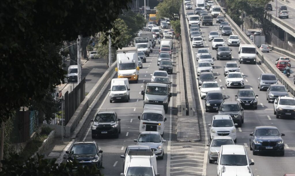 Caos no trânsito: greve da CPTM paralisa linhas e congestiona 750 km em São Paulo