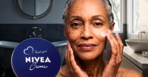 Creme Nivea no rosto: o método certo para hidratação sem obstruir os poros