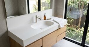 Cubas de porcelana perdem espaço para tecnologia que não mancha e facilita a limpeza