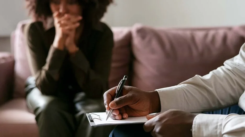 Depressão materna persistente impacta desenvolvimento cognitivo de adolescentes