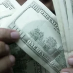 Dólar avança a R$ 5,19 após sinalização de juros mais altos pelo Fed
