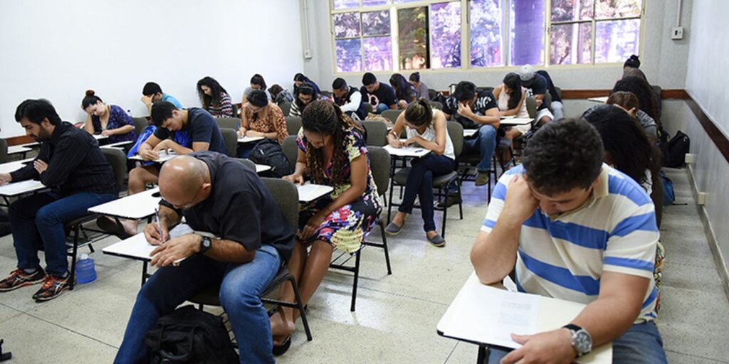 Encceja 2026 ocorre neste domingo e candidatos devem consultar locais de prova