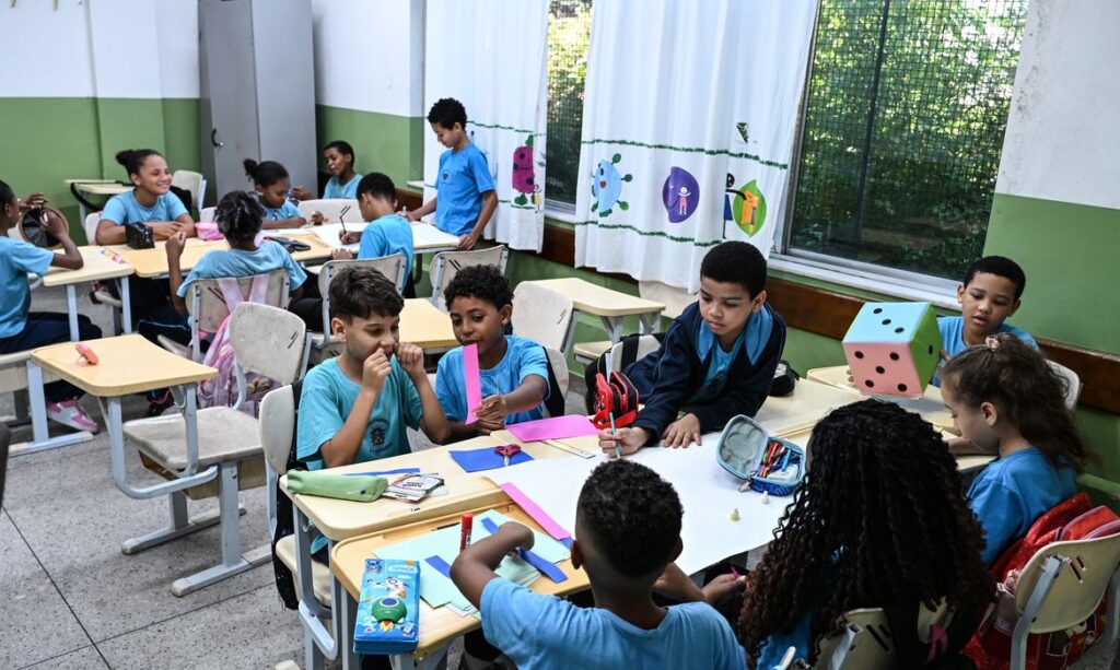 Ensino integral reduz desigualdade e impulsiona desempenho escolar no Brasil