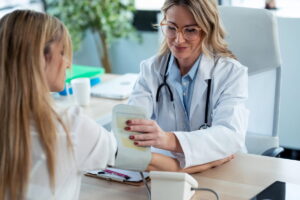 Esclerodermia: entenda os riscos, sintomas e o impacto da doença autoimune