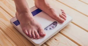 Estudo associa gordura abdominal e carência de vitamina D a risco 123% maior de morte após os 50
