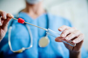Exame de cultura: ferramenta essencial para combater infecções e otimizar tratamentos