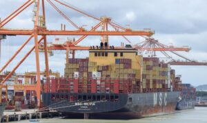 Exportações superam importações e Brasil registra superávit de US$ 7 bilhões em julho