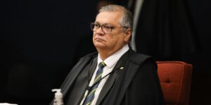 Flávio Dino autoriza PF a acessar investigação sobre produtora de filme sobre Bolsonaro