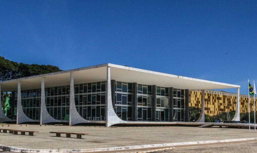 Flávio Dino determina investigação da PF sobre irregularidades em R$ 55,4 milhões de emendas PIX