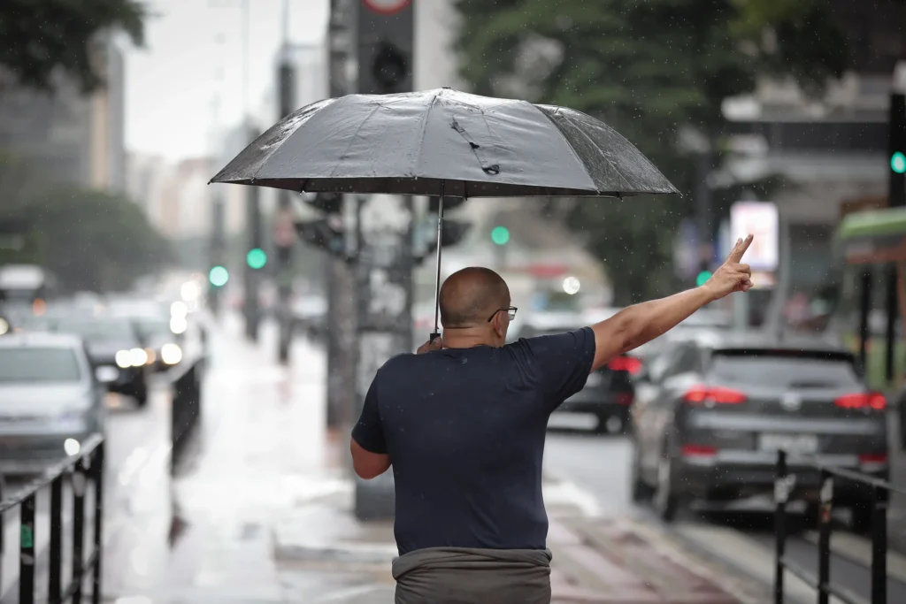 Frente fria altera tempo em São Paulo nesta sexta-feira com previsão de ventos fortes