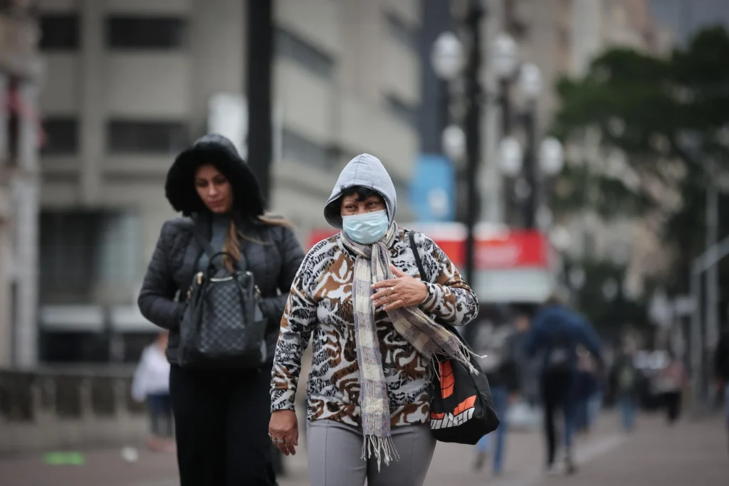 Frente fria intensifica queda de temperatura em São Paulo neste fim de semana
