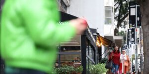 Frente fria traz queda de temperatura e alerta de ventania para São Paulo
