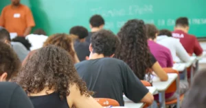 Fuvest 2027 lança Guia de Carreiras para orientar escolha de futuros universitários