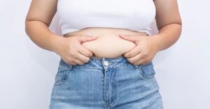 Gordura abdominal: entenda os riscos e como adotar hábitos saudáveis para o controle