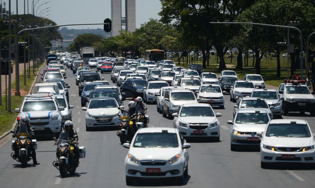Governo amplia teto de financiamento para motoristas de aplicativo para R$ 200 mil