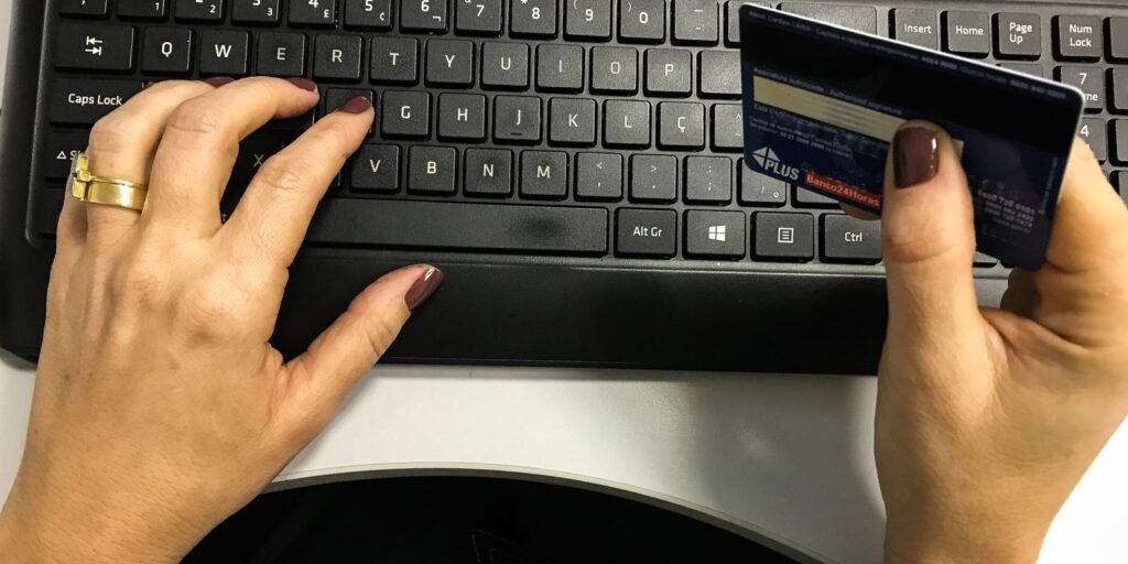 Governo federal regulamenta uso de plataformas de comércio eletrônico em compras públicas